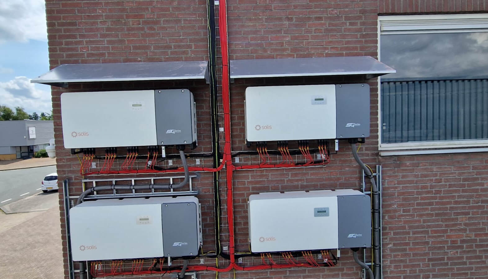 Zonneparken AC zijde aansluiten